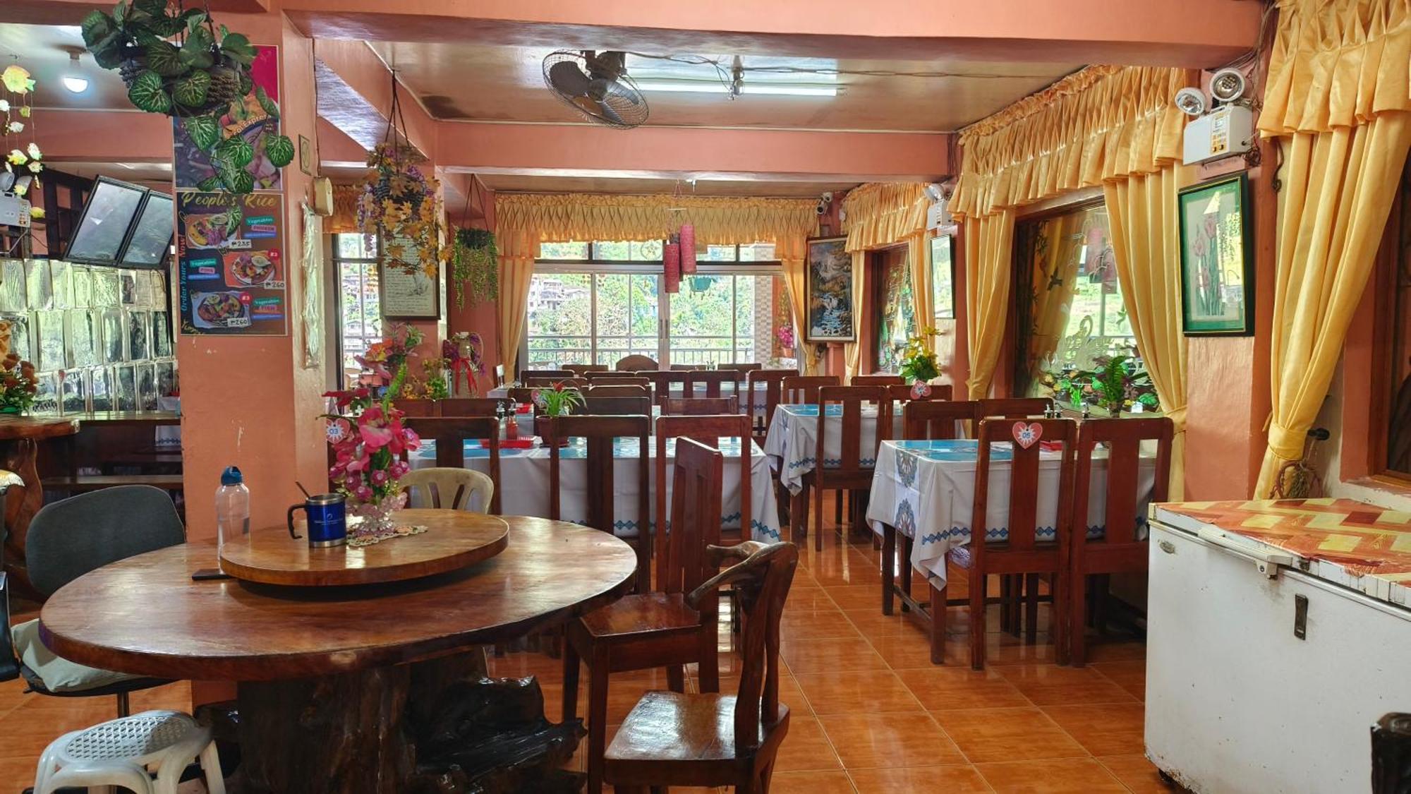 People'S Lodge And Restaurant Банауе Екстериор снимка